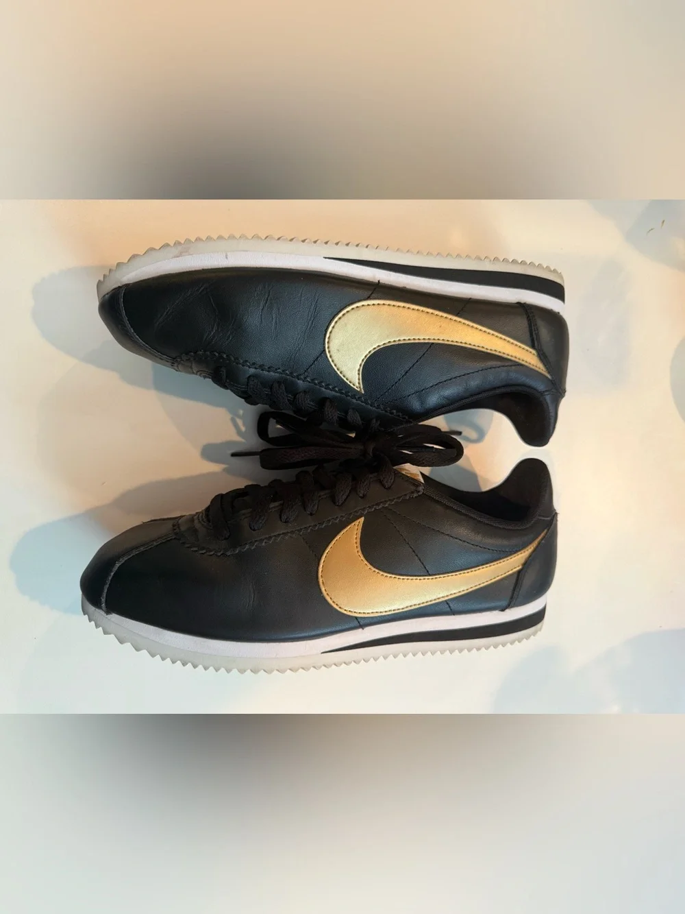 Nike Woman’s Cortez Black & Gold Size 9.5 Like New